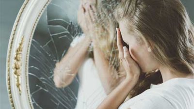 تحذير من وضع المرايا بغرفة النوم.. 