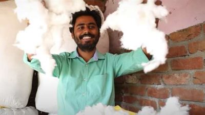  «مليونير أعقاب السجائر».. تعرف على مشروع شاب هندي لصناعة الوسائد ..فيديو 