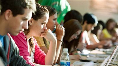 طالبات الجامعة يسألن عن نظام الساعات المعتمدة الجديد.. وهير نيوز تجيب