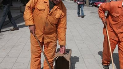 طلب إحاطة بالنواب: ظروف عمّال النظافة سيئة وأجورهم زهيدة وبلا تعيين 
