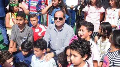 إنجازات الرئيس السيسي للأطفال والنشء.. ومصر أفضل دول العالم في مؤشر حقوق الطفل 2021