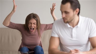 زوجة في دعوى خلع: «بخيل».. والزوج: «عايزة فستان كل أسبوعين»