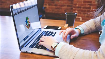 أفكار مشاريع مربحة للبنات في عمر العشرينات من المنزل