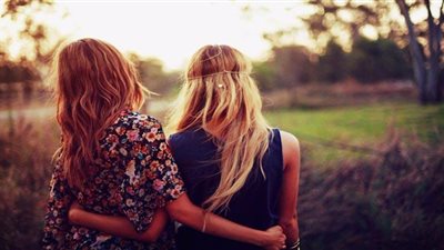 استشاري تربوي تكشف أسباب عدم استمرار صداقة البنات فترة طويلة