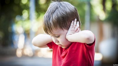 دراسات حديثة تكشف علامات مُبكرة للتوحد قد لا تدركها الأمهات 