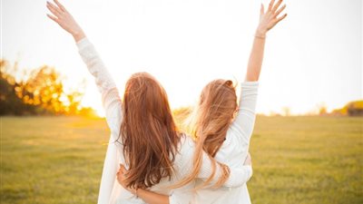 للبنات.. 4 علامات تكشف لكِ الصديقة السوء