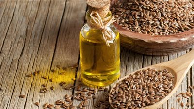 أبرزها «يمنع الإصابة بالسرطان».. 7 فوائد صحية لزيت بذور الكتان