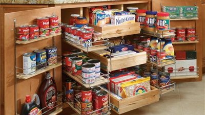 «خزين البيت على مين»| حائر ما بين أهل العروسين.. والبقاء للأقوى