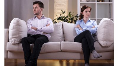 بنكتة وكلمتين حب.. 