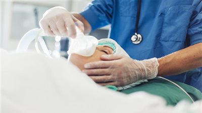 ممرض العمرانية المتهم بالتحرش بمريضة: حطيت إيدي على صدرها لإنعاش القلب