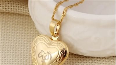 ما حُكم دخول الحمام بسلسلة عليها آية قرآنية ؟ 