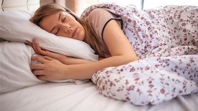 مترضيش بأي عريس والسلام ..دعاء فاروق تروي قصة مأساوية لفتاه أصيبت بالإيدز ليلة الدخلة | فيديو