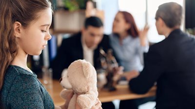 «مصلحة الطفل أولًا».. خبيرة نفسية تقدم نصائح للأمهات لتهيئة أولادك أمام المحكمة