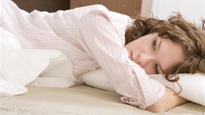 ما حكم العادة السرية للمرأة المتزوجة حال سفر زوجها؟.. الإفتاء تجيب | فيديو