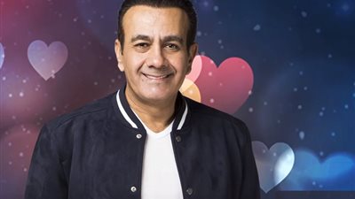 متصلة: أختي متزوجة وبتكلم شباب وأمي قاعدة على الفيس.. وأسامة منير: عيشي حياتك