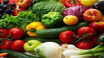 أسعار الخضار والفاكهة في سوق العبور ..  والمانجو الزبدية من 9 جنيه لـ 15 جنيها