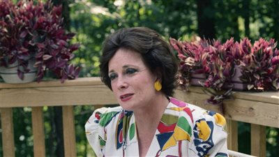 7 معلومات عن وسام الكمال.. حصلت عليه «كوكب الشرق» ومنحه السيسي للسيدة جيهان السادات