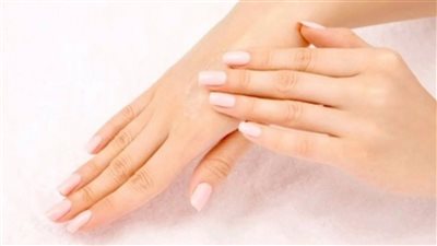 «فتحي إيدك وانتي في بيتك».. وصفات طبيعية لتبييض اليدين