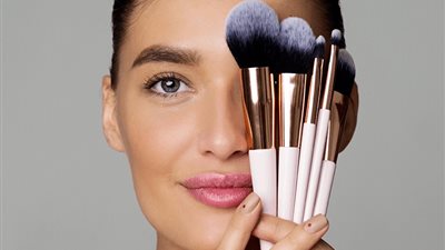 «لو رايحة شغلك».. خطوات بسيطة للمكياج الصباحي