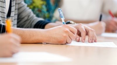 «جمع نعناع وحليب» يُثير جدلاً.. ومسئول بالتعليم يرد