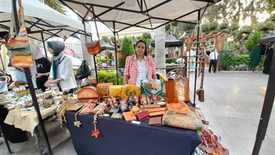 «تيودورا جورجي».. مصرية تصمم الحقائب من الجلد الطبيعي بإبداع على طراز عالمي