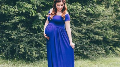 لإخفاء البطن.. أحدث موديلات الفساتين الكلاسيكية للحوامل