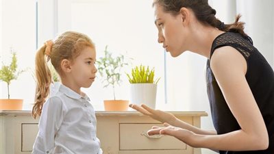 احذري.. 5 كلمات تؤذي طفلك لا تستخدميها