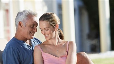 السر في طريقة التفكير.. هل فارق السن بين الزوجين يُهدد مستقبل العلاقة؟