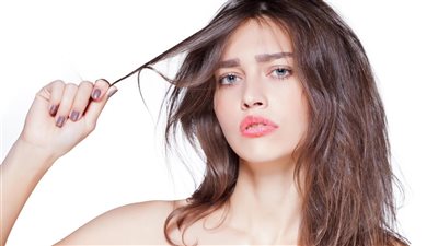 أبرزها «الزعتر والشوفان».. وصفات طبيعية لعلاج مشاكل الشعر