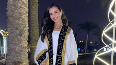 «فستان وجمبسوت».. إطلالات جذابة لعيد الأضحى 2021