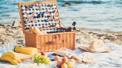 أفكار لوجبات خفيفة ضرورية في شنطة البحر