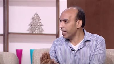 مراته قعدته في البيت.. زوج: بغسل وأطبخ وهي بتشتغل | فيديو 