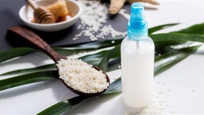 «مش للأكل وبس».. تعرفي على فوائد ماء الأرز والبصل للشعر