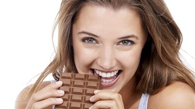 دراسة: تناول الشوكولاتة في الصباح ينقص الوزن ويخفض السكر في الدم