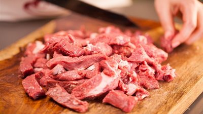 «السيطرة على الأمراض» يرشدك لطريقة تعاملك مع لحوم العيد 