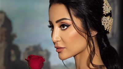 «لوكات» مميزة من المكياج تناسب سهرات صيف 2021