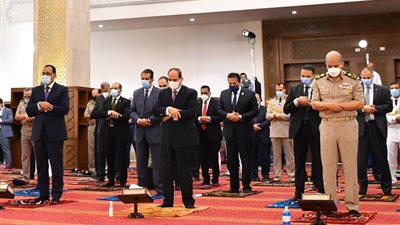 الرئيس السيسي يؤدي صلاة العيد بمسجد مالك الملك بالعلمين الجديدة |صور