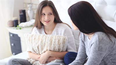 «جسدك حر».. 7 أمور يجب أن تخبريها لابنتك قبل سن المراهقة 