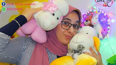 صانعة عرائس تكشف رحلتها من شخصيات الكارتون إلى خرفان العيد