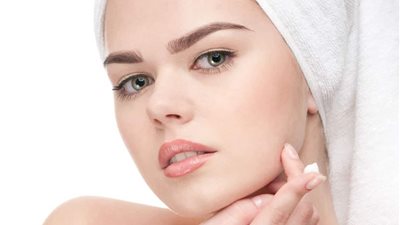 «لو بشرتك مختلطة».. 5 وصفات طبيعية لترطيبها والعناية بها