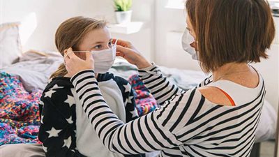 كيف تحمي نفسك من كورونا خلال أيام العيد؟.. استشاري تحاليل يجيب