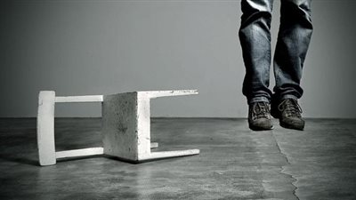 «طليقها مات منتحرًا».. أم تتهم الجد والجدة بالتسبب في مقتل ابنها بالفيوم