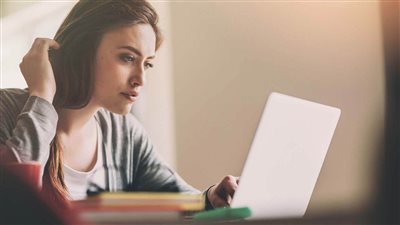 بين «المتعة» و«الفضيحة».. أخطر حكايات البنات مع «الشات الجنسي»