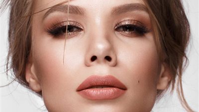 «الطبيعي يكسب».. خطوات تطبيق المكياج الـ«نيود»