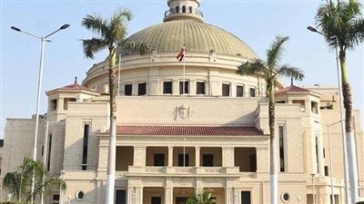  عقد دورات اللغات والترجمة واختبارات التويفل وشهادة التحول الرقمي بجامعة القاهرة