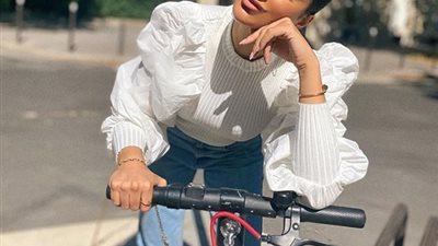 «تناسب كل الأجسام».. طرق تنسيق البلوزات ذات أكمام منفوخة