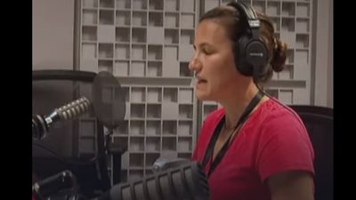 هزمت اليأس.. «ليتيتيا برنارد» فرنسية كفيفة صوتها يرى النور