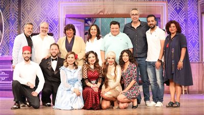 وزيرة الثقافة تحضر عرض «ليلتكم سعيدة» وتحيي أبطال المسرحية