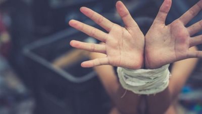 أشهرها «الاستغلال الجنسي».. «الإنتربول» تحدد 5 أغراض للاتجار بالبشر