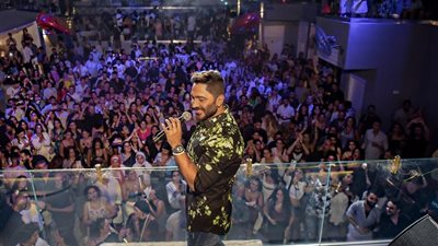 جمهور تامر حسني يغلق شوارع الساحل الشمالي |صور